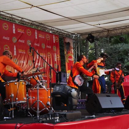 {field title}{/field}